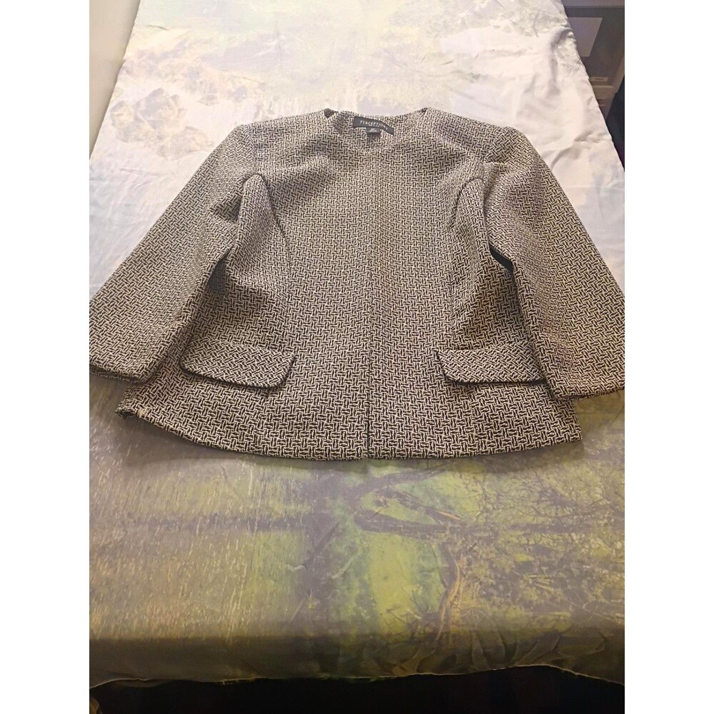 Perceptions Womenās Petite 8P Black/White Tweed Geometric Pocket Jacket
